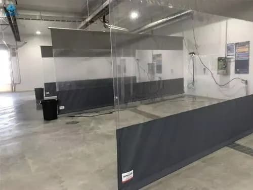 штора ПВХ с окном серая автомойка